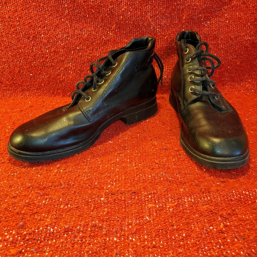 Vintage 90's Basic Editions womens faux leather lace up boot.